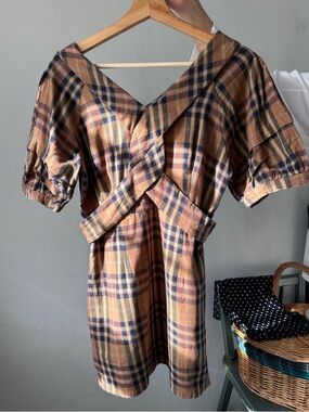 Brown plaid mini dress
Size M fits xs-m